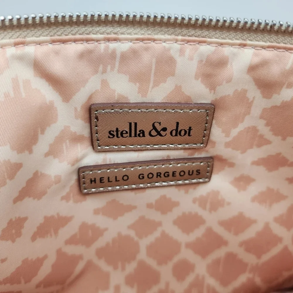 NWOT Stella & Dot Gold & Beige Geometric Patterned Zippered Metallic Clutch
